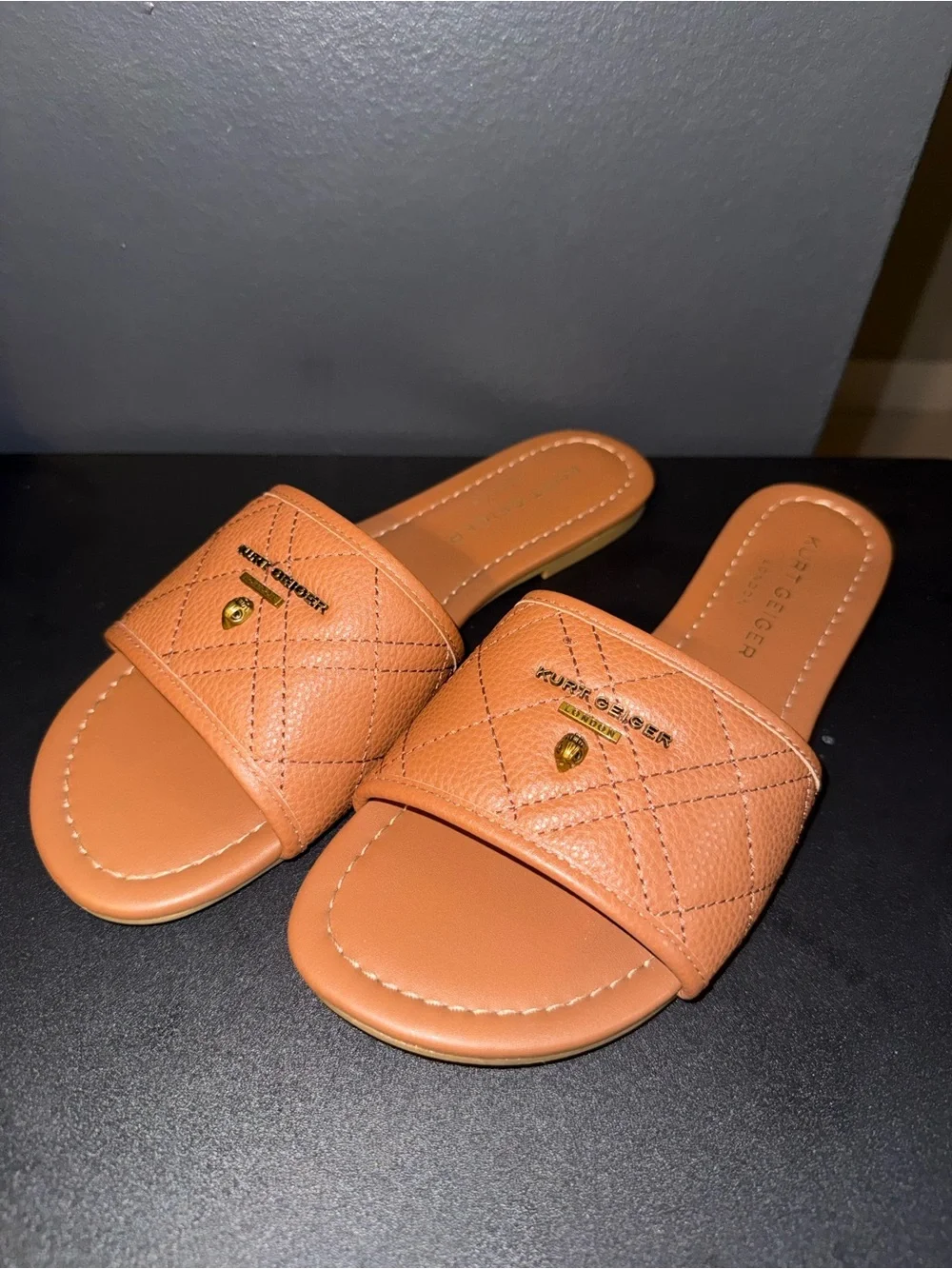 NWOT Kurt Geiger Greenwich Leather Slide Sandals Tan Camel Sz 9 / 40
